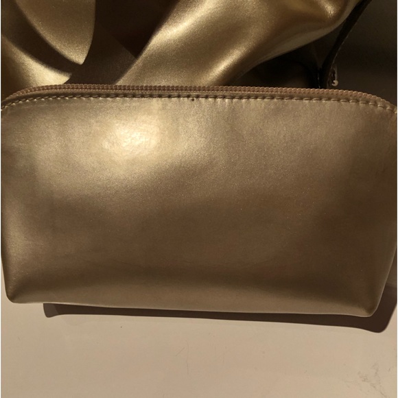 Gorgeous Furla gold patent leather handbag, cosmetics case and wallet set - Picture 4 of 12